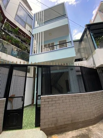 Căn nhà Ngay TT Quận 10 - 44m2 ngang 4.5m - 3 tầng có sân 3m nhỉnh 5T