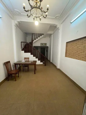 Cho thuê nhà ngõ 76 Nguyễn Chí Thanh, Đống Đa 40M X 4T (4 ngủ) giá 18tr Ô TÔ ĐỖ CỬA