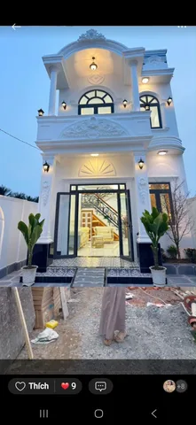 NHÀ LẦU TÂN CỔ ĐIỂN 2 TẦNG MẶT TIỀN NHỰA gần KCN Tân Hương.