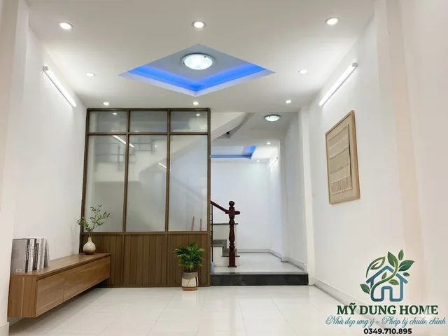 NHÀ ĐẸP NỞ HẬU - SAU VINCOM LÊ VĂN VIỆT - SHR - 3.75 TỶ