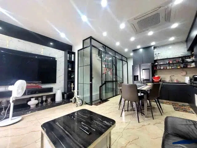 CẦN BÁN NHÀ SIÊU ĐẸP PHỐ ĐỨC GIANG, VIỆT HƯNG 70M² 6TẦNG, PHÂN LÔ, VỈA HÈ, Ô TÔ TRÁNH..