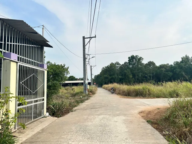 Bán đất 126m² có sẵn 80m² thổ cư ngang 5m giá 770 triệu nhánh ql13 lai uyên
