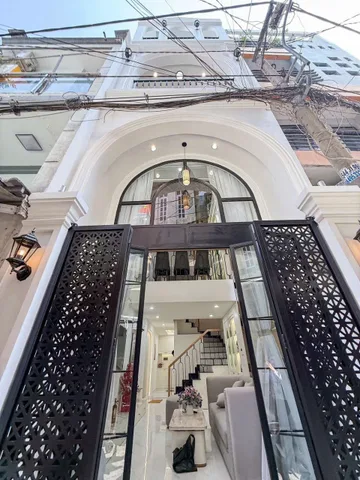 Chủ kẹt tiền cần bán gấp nhà gần MT Hoàng Hoa Thám, P.6, Q. Bình Thạnh – 49.7m2 giá 2tỷ640. Sổ chủ giữ.