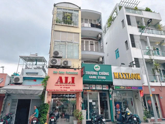 Bán nhà mặt tiền Huỳnh Văn Bánh Phú Nhuận. 4 tầng, 4 phòng ngủ, 3WC. 12,5 tỷ