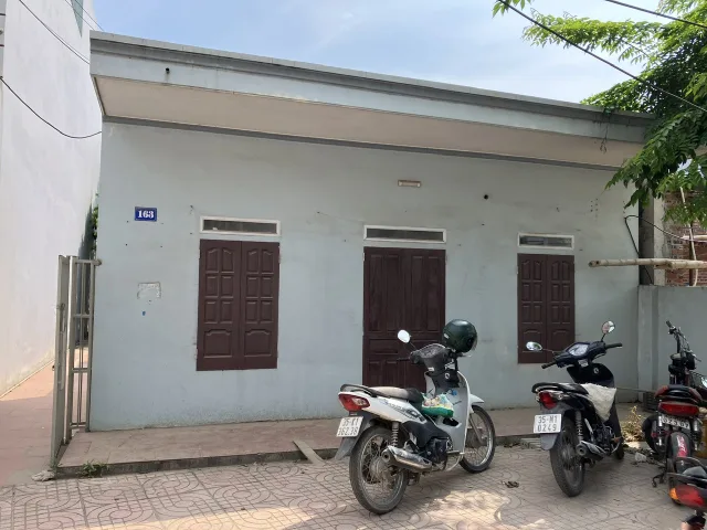 Cho thuê nguyên căn nhà mặt phố Thị trấn Yên Thịnh - số 163, Tạ Uyên, có thể thỏa thuận cải tạo, thuận tiện làm mặt bằng kinh doanh, siêu thị, phòng khám