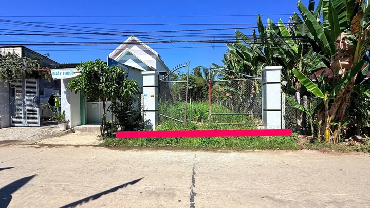 Mặt tiền đường Sông Cái, Diên Lâm, Diên Khánh.
- Đối diện sông cái mát mẽ, đường thông 7-9 m.
- Hướng : Đông nam mát mẻ 
- Diện tích : 267m2 có 65m2 thổ cư , ngang 7m .