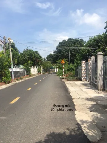 235,2 m đất hai mặt tiền đường nhựa có 150 m thổ cư