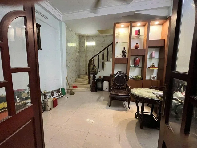 Cho thuê nhà ngõ 238 Hoàng Quốc Việt Cầu Giấy 50M x 4T giá 15 triệu Ô TÔ ĐỖ CỬA