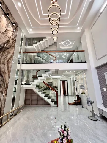 Hẻm xe hơi tới cửa ,di chuyển 2 phút tới Siêu thị Aoen ,sát chợ Lê Đình Cẩn, trường THCS Bình Trị Đông B