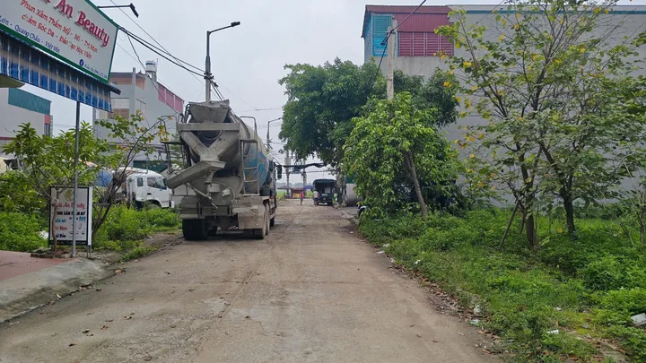 Bán đất 2 lô liền nhau dãy F khu đồng lớn quang châu bắc giang. Diện tích 144m mặt tiền 8m hướng đông. Phường nếnh tỉnh bắc ninh