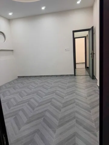 Nhà đẹp, mới tinh, 3 phòng ngủ,giáp Lê Văn Quới,cách mặt tiền 1 căn,chỉ 5đồng hơn.