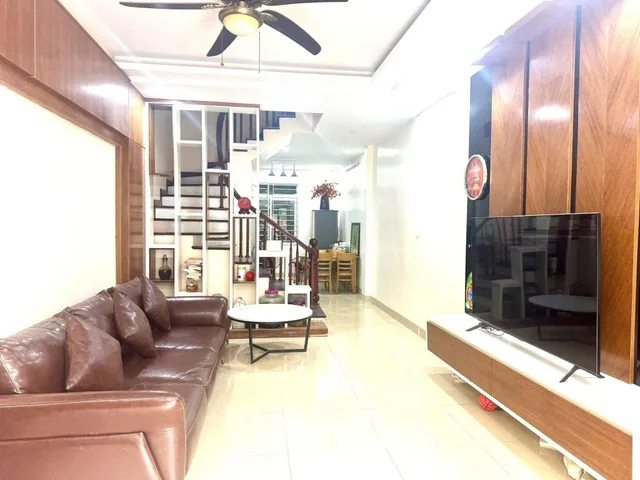 Cho Thuê Nhà Ngõ 207 Bùi Xương Trạch 50M² 4 Tầng 4 Ngủ, Full Nội Thất - 10M Ra Ô Tô - Giá Thuê 15tr
