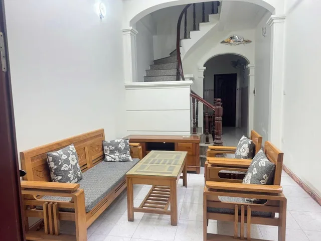 Cho Thuê Nhà Ngõ 908 Kim Giang 42M² 5 Tầng 6 Ngủ - Nội Thất CB - Giá Thuê 13tr
