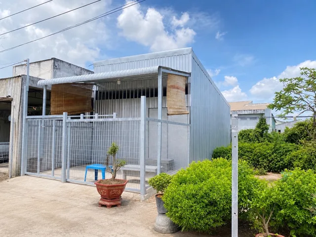 Bán Đất có Nhà tiền chế xây mới 83m² cách 180m đường Phan Văn Mảng, Giá 1.45 tỷ tại Bến Lức
