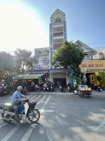 BÁN NHÀ MẶT TIỀN ĐẠI LỘ II, PHƯỚC BÌNH, QUẬN 9 - 82M2 (4x20.5M) - NHÀ PHỐ 5 TẦNG - 7PN NỘI THẤT GỖ CAO CẤP - SÁT ĐỖ XUÂN HỢP - Ô TÔ NGỦ TRONG NHÀ - 26 TỶ
