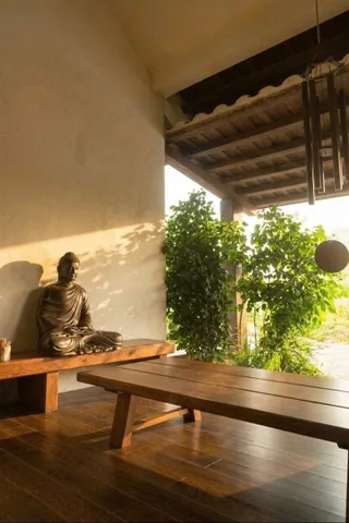 BÁN BIỆT THỰ NHÀ VƯỜN – THẠCH THẤT, HÀ NỘI
Rời phố, chạm vào một nhịp sống khác — chậm, xanh và an yên dưới chân núi Vua Bà.
Nơi mỗi sáng thức dậy cùng tiếng chim, chiều dạo vườn ngắm mây trôi, đêm đốt lửa dưới bầu trời đầy sao.
Thông tin chính:
1.300