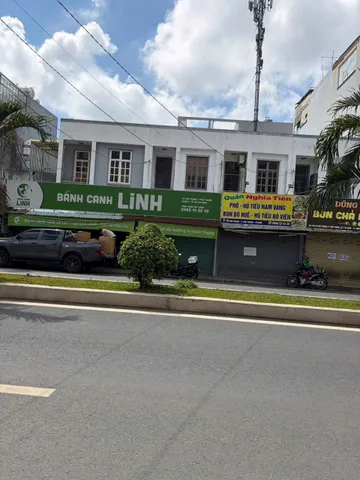 Bán nhà MT đường Phú Thuận , Q7. dt 18x10m 1 lầu . hiện tại xây 4 căn , vị trí vàng KDBB.