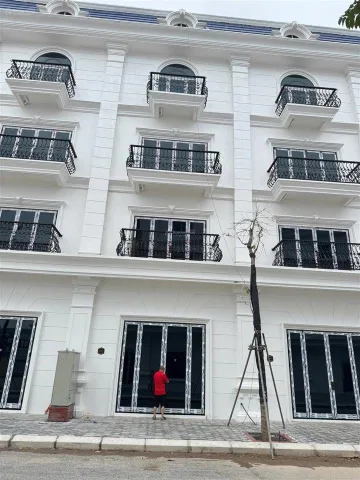 Chính chủ cần bán liền kề dãy LK6 – vị trí đẹp nhìn thẳng Chợ nông sản Sông Hồng, chợ đầu mối lớn nhất khu vực Yên Mỹ, Hưng Yên.