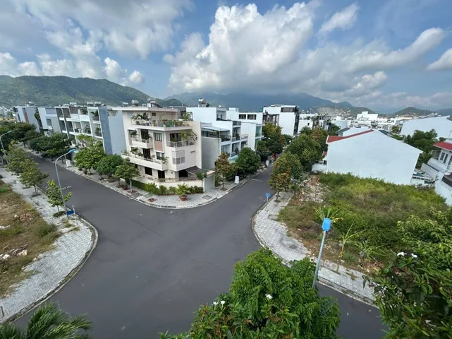 CĂN GÓC 2 MẶT TIỀN – THIẾT KẾ 4 TẦNG HIỆN ĐẠI – KHÔNG GIAN SỐNG ĐẲNG CẤP
 • Diện tích đất: 160,7m chỉ 16,5 tỷ