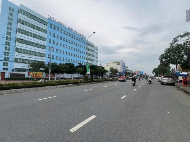 🏡 Bán NỀN ĐẸP TRUNG TÂM CÁI KHẾ – GIÁ 1 TỶ 390 TRIỆU

📍 Hẻm 233 Nguyễn Văn Cừ thông ra Phạm Ngũ Lão, gần chợ An Hoà, ĐH Y Dược, ĐH Cần Thơ, Lotte.

📐 DT: 4 x 11.55m = 50.9m², nở hậu 5.4m
📄 Thổ cư 100%, sổ hồng sẵn sàng giao dịch