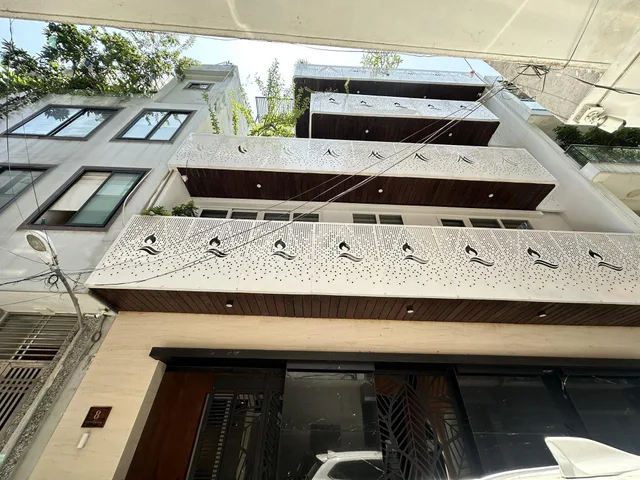 BÁN NHÀ ĐƯỜNG LÊ VĂN LƯƠNG. 100M2 - 5 TẦNG. GARA Ô TÔ. THANG MÁY.