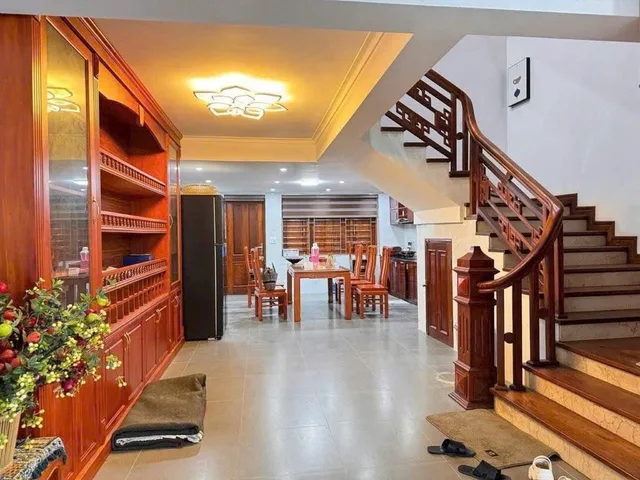 GIẢM SỐC 500 TRIỆU - NHÀ 4 TẦNG ĐỒNG KỴ TỪ SƠN- GARA 2 OTO - ĐƯỜNG OTO TRÁNH KINH DOANH ĐA DẠNG