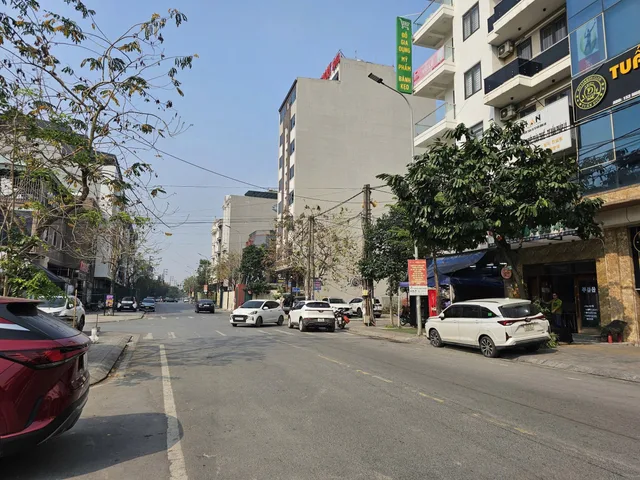 Bán đất nhìn vườn hoa dự án cao nguyên làn 2 đường lê thái tổ. Cạnh cột đồng hồ. Diện tích 183m mặt tiền 9m hướng tây nam. Phường võ cường tỉnh bắc ninh
