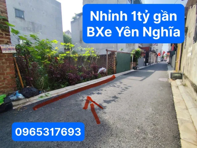 Chồng em ham chơi nợ nần cần tiền nên bán nhanh mảnh đất này để trả nợ. Dt 80m - mt 6m, dân cư đông đúc gần trường c1,c2 gần chợ dân sinh khu hành chính, gần đường quốc lộ, đường vào đất 2 ô tô tránh nhau. Cách bến xe Yên Nghĩa chỉ 10km, về Mỹ Đình chỉ 30