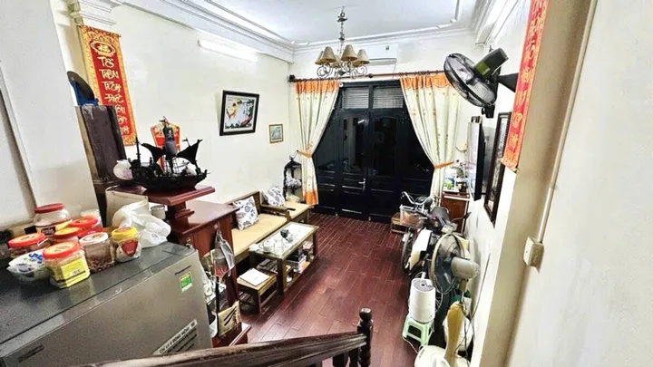 ☘️NHÀ ĐẸP DÂN XÂY CHẮC CHẮN - TRUNG TÂM ĐỐNG ĐA - NGÕ RỘNG GẦN PHỐ 
📍VỊ TRÍ RẤT ĐẸP PHỐ CÁT LINH - KHU DÂN TRÍ CAO AN NINH TỐT
✅ GIAO THÔNG THUẬN TIỆN KẾT NỐI #GIẢNG_VÕ - #CÁT_LINH - #TÔN_ĐỨC_THẮNG - #HÀO_NAM

✅ THIẾT KẾ 4 TẦNG ĐẦY ĐỦ CÔNG NĂNG SỬ DỤN