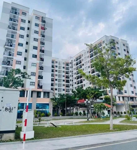 🔴 Bán căn góc chung cư XH1  - PhướcLong - Nha Trang
👉 căn góc 2 ngủ 1vs 2 góc ban công thoáng . 
       • diện tích 70m2 nhà trống không nội thất . 
       •  tầng 9 cao thoáng đẹp view pháo hoa và toàn bộ dự án sun group . 
👉 giá bán nhanh chỉ : 2 tỷ