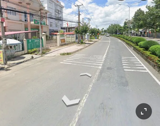Mặt tiền quốc lộ 53, ngay thị trấn Long Hồ ( xã Long Hồ mới). Phù hợp kinh doanh mua bán