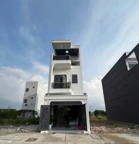 Anh tôi chính chủ cần bán gấp căn nhà 1 trệt, 1 lầu,1 sân thượng cách trung tâm hành chánh 500m