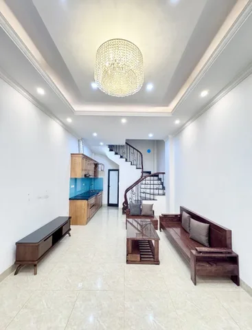 CẦN BÁN GẤP NHÀ ĐẸP HOA LÂM, VIỆT HƯNG 31M² - 5TẦNG, NGÕ THÔNG, Ô TÔ ĐỖ CỔNG!