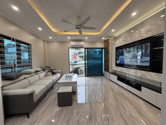 Bán nhà 42m² có sẵn 40m² thổ cư ngang 4.8m giá 13.9 tỷ tại Đường Cổ Linh Phường Long Biên