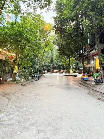 Bán Nhà 2 Mặt Ngõ Duy Tân. Cầu Giấy. Ô Tô. Vỉa Hè. DT 40m2. MT 3.4m. 5 Tầng. Giá 17.4 Tỷ.