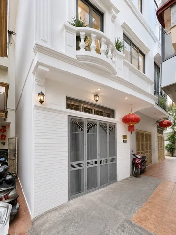 Nhà Đẹp Lô Góc,Vị trí đẹp  ngõ nông rộng, nhà xây chắc chắn, hơn 8 tỷ, 40m2 sổ vuông đẹp chính chủ