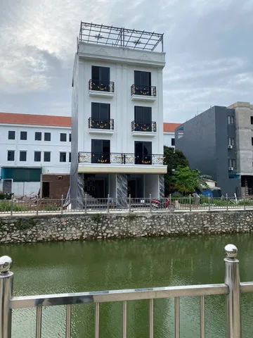 Nhà mặt đường kinh doanh, view hồ thoáng mát, ô tô tránh, hơn 5 tỷ, sổ vuông chính chủ