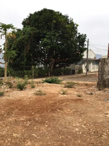 Bán đất 2mt có 100m thổ .ngay vòng xoay. Gần Chợ Kim long.
