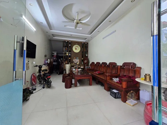 🥰🥰🥰 Gia chủ chuyển đổi cần bán nhà 4 tầng mặt đường Phan Huy Chú , Bồ Sơn, Võ Cường TP Bắc Ninh. 
😊 Diện tích 78,8m2 ,mặt tiền 4,5m
🌞 Hướng Đông Nam 
￼🌶️ Giá chỉ 1x, xxx tỷ. 
Chỉnh hơn lô đất bên cạnh chút. 
🚖🚖🚖 Căn nhà có vị trí đẹp. Đắc địa. Giao t