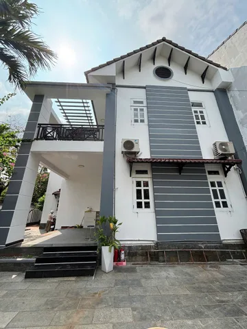 Cho thuê Villa 305m2 Phường An Khánh Quận 2 gồm 4 phòng ngủ lớn có toilet riêng, nhà đẹp tích hợp ở hay kinh doanh (LH 0989373766)
