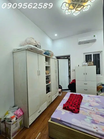 Cho thuê nhà tầng 2 Địa chỉ: Số 35, mặt ngõ Trung Tả, Phố Khâm Thiên, Phường Thổ Quan, Đống Đa, Hà Nội.