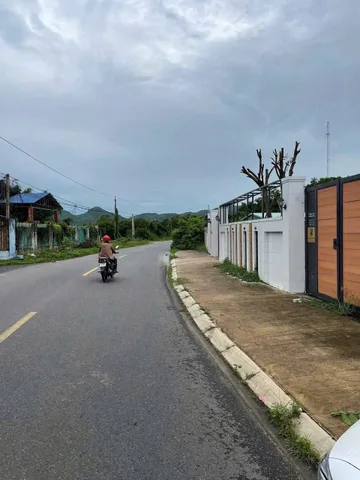 Ngộp! bán nhanh 235m2 chỉ 1ty580 phù hợp làm nhà vườn, chách biển 8p đi xe