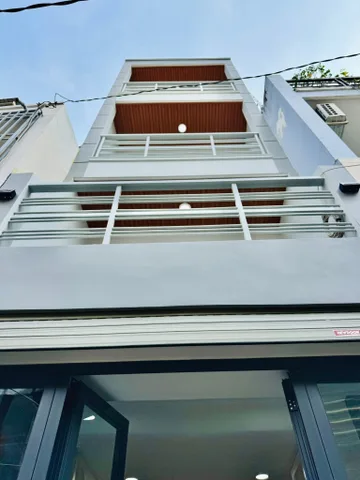 Nhà cần bán gấp diện tích khủng 70m2,Giá 2 tỷ980tr ở Q3 Hai Bà Trưng, hẻm 6m HĐ thuê 19tr. SHR