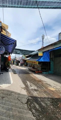 Chỉ 4tỉ hơn, có ngay nhà 2 tầng,4x30 mặt tiền đường,mặt tiền chợ,có nguồn tiền 15tr/tháng,gồm mặt tiền kinh doanh +5 phòng trọ