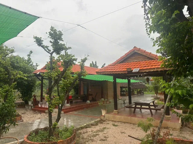Nhà vườn phường tam long tphcm 
Ngang 16m x72 m dt 1000m 
Đả làm nhà vườn đầy đủ vườn cây ăn trái 
5 căn nhà gổ từng khu