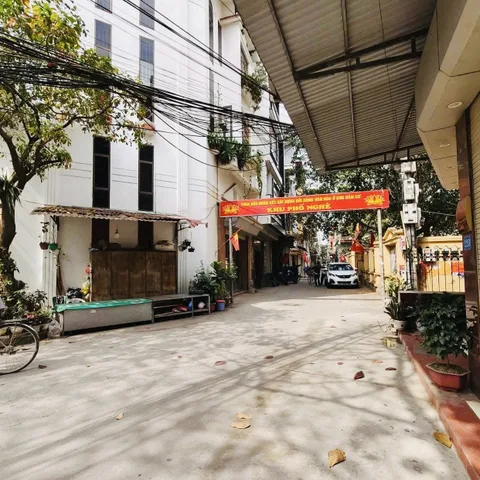 🔥 HÀNG HIẾM TIÊN TRÀ – SÁT TRUNG TÂM HÀNH CHÍNH YÊN PHONG CŨ – GIÁ CHỈ 1,x TỶ 🔥

📍 Vị trí đẹp tại Tiên Trà – Yên Phong
📍 Giáp trung tâm hành chính huyện Yên Phong cũ, hưởng trọn tiện ích Thị trấn Chờ xưa
📍 Chỉ duy nhất 1 lô diện tích 80m² cực đẹp

🚛