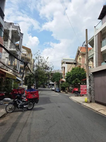 BÀ HOM .SIÊU NGON NGAY MẶT TIỀN HẺM Q6