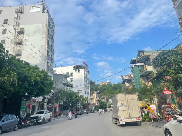 Cần bán nhanh khách sạn mặt đường Lê Lợi phường Hồng Gai mới