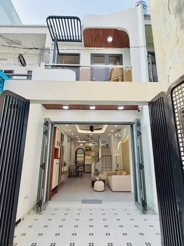 Bán nhà ở trực đường ÂU CƠ, Giá 2 tyr900tr. DT 60m2, hẻm 6m, HĐ thuê 17tr/th. Sổ Hồng Riêng