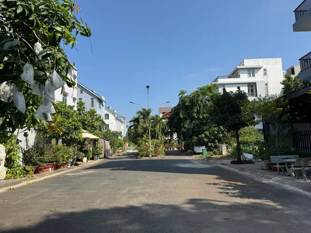 Bán đất 160m² full thổ cư ngang 10m giá 15.5 tỷ tại Phường Phước Long